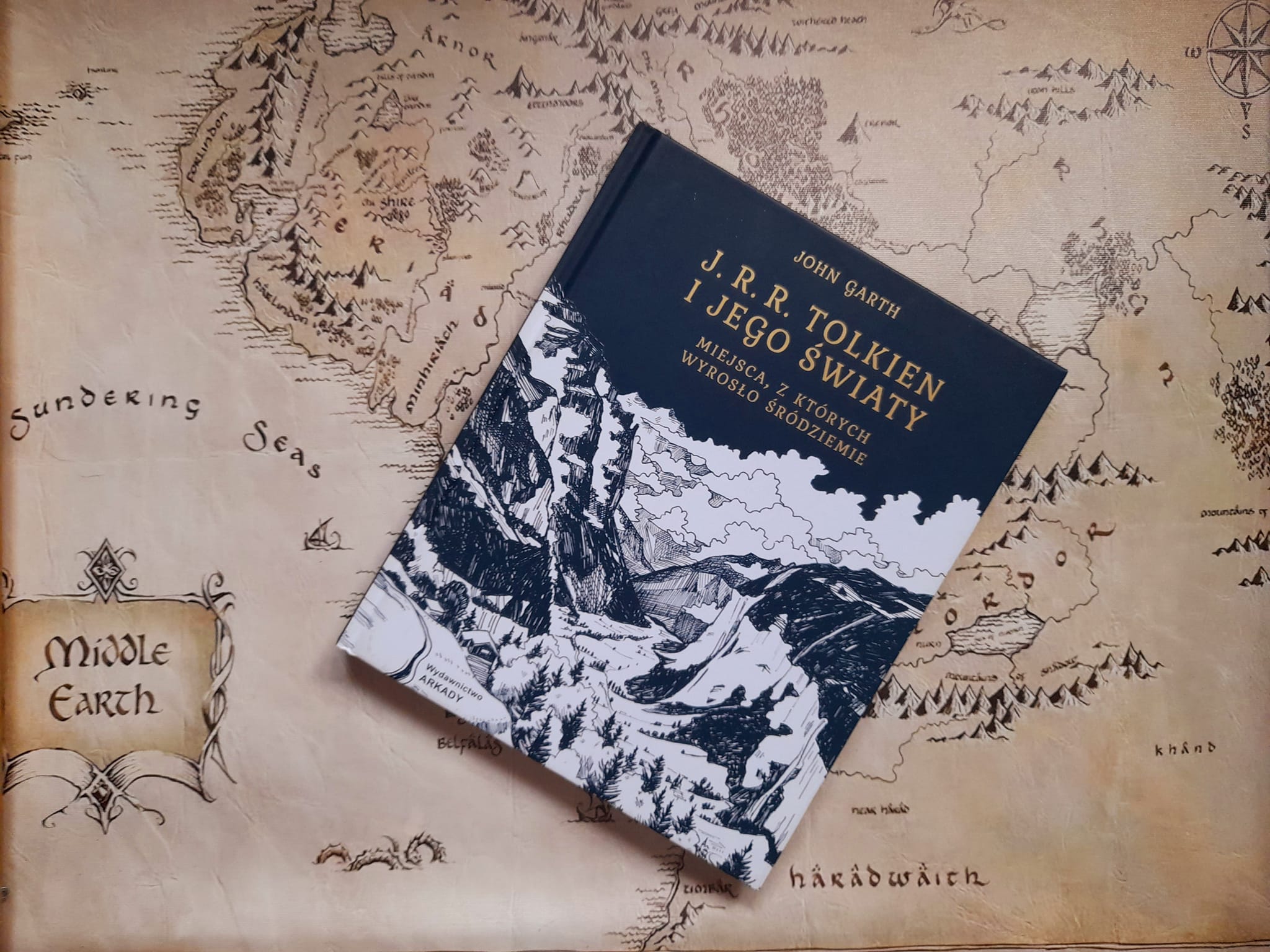 Recenzja: J.R.R. Tolkien i jego światy Arkady 2022